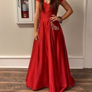 OFF THE SHOULDER DRESS WITH POCKETS!!